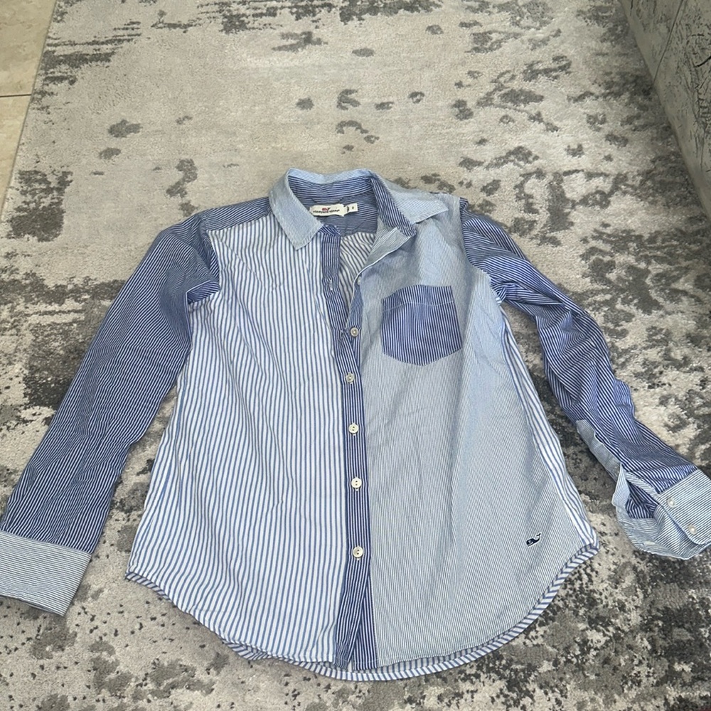 Vineyard Vines Baby blue stripped mix matched button down blouse